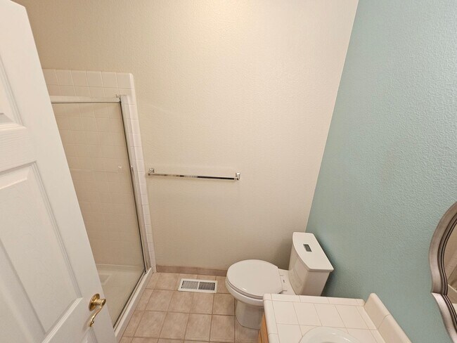 Building Photo - Beautiful Five Bedroom Four Bathroom Home