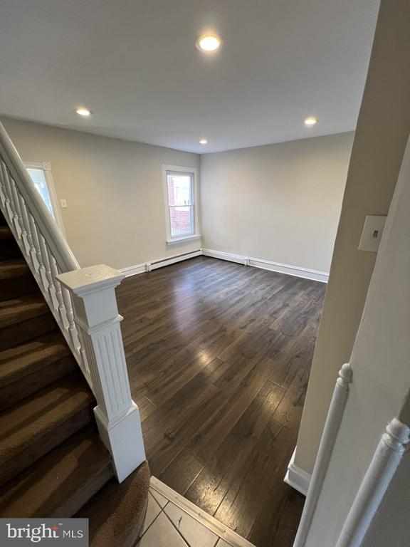 Building Photo - 429 S 9th St