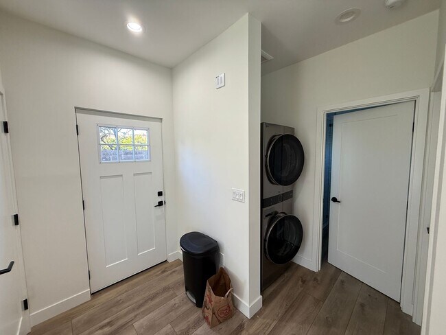 Building Photo - Newly Built in 2025!  4BD/2BA