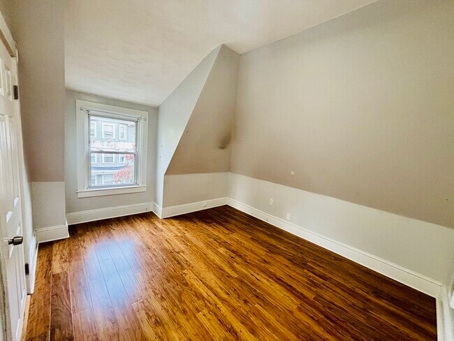 Building Photo - 28 Wabon St