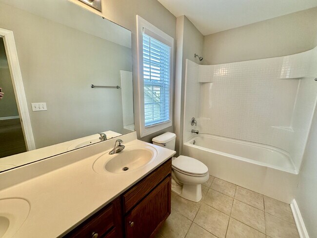 Building Photo - Spacious Four-Bedroom Home with a Bonus Room in Lawton Station!