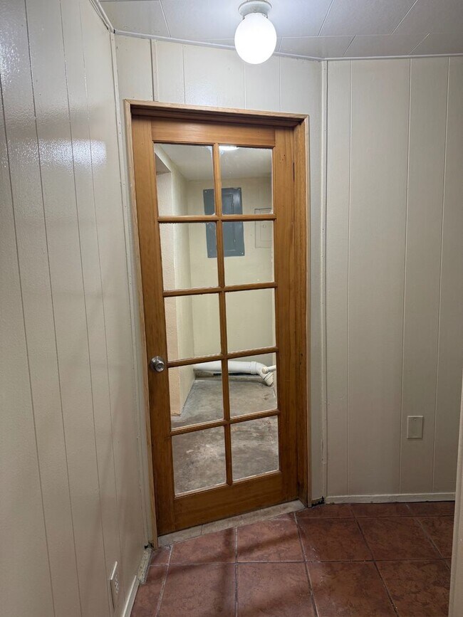 Building Photo - 902 S 29th Ave