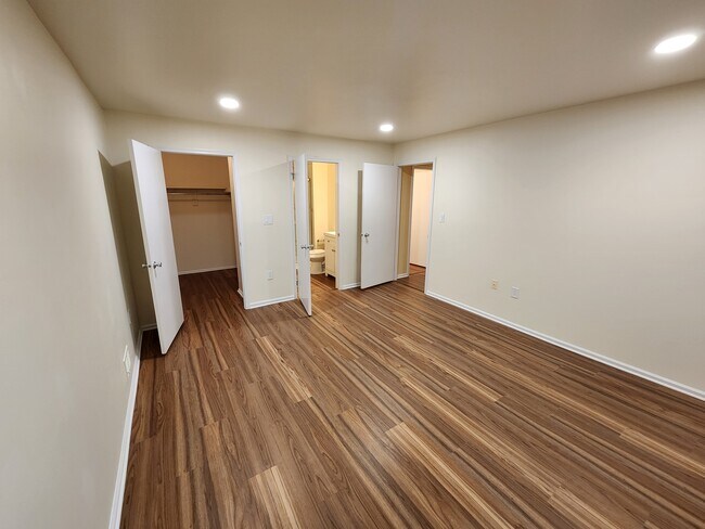 Building Photo - 33 Cypress Ct