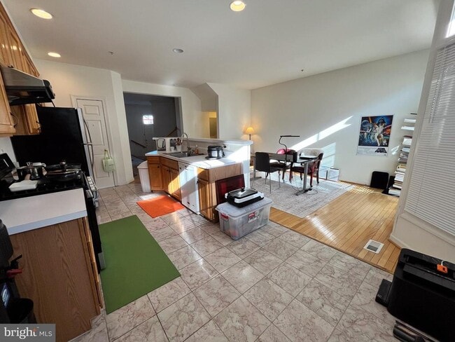 Building Photo - 8179 Skelton Cir