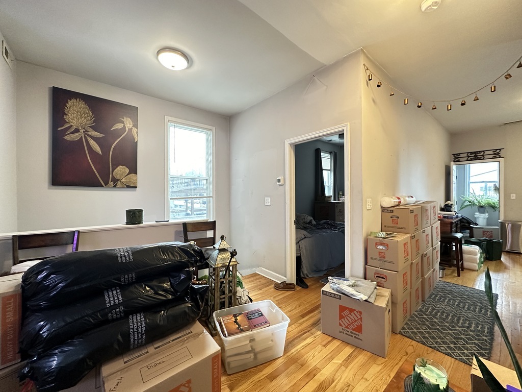 Building Photo - 852 W Buckingham Pl