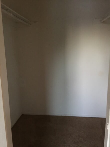 Walk-In Master Closet - 10676 Walnut St