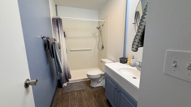 Building Photo - 4660 Reka Dr