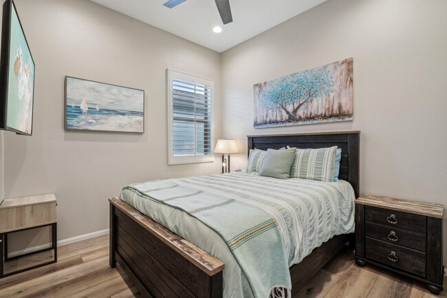 Building Photo - 51725 Pinnacle Vis Dr