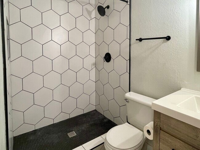 Building Photo - 1111 N 84th Pl