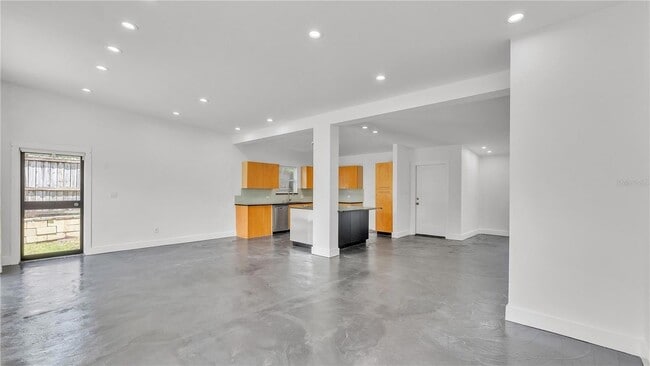 Building Photo - 2128 Sycamore Dr