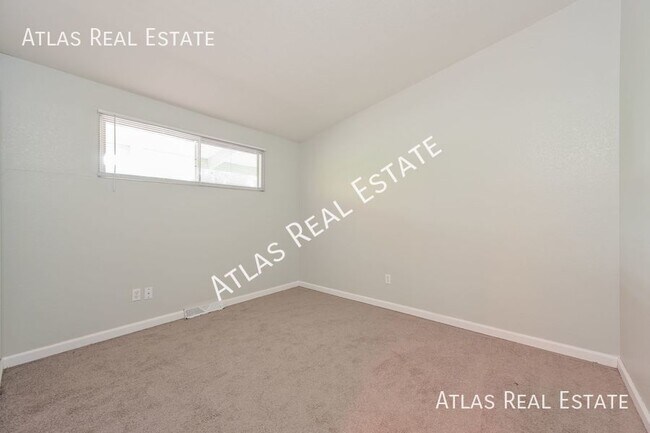 Building Photo - 3 Bedroom 2 Bath with laundry and finished...