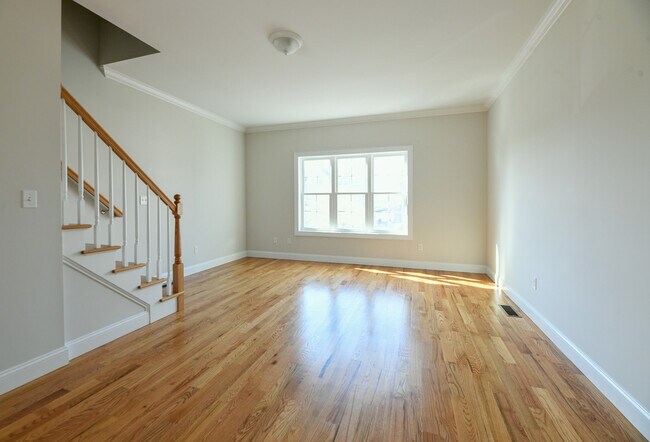 Building Photo - 448 New Haven Ave