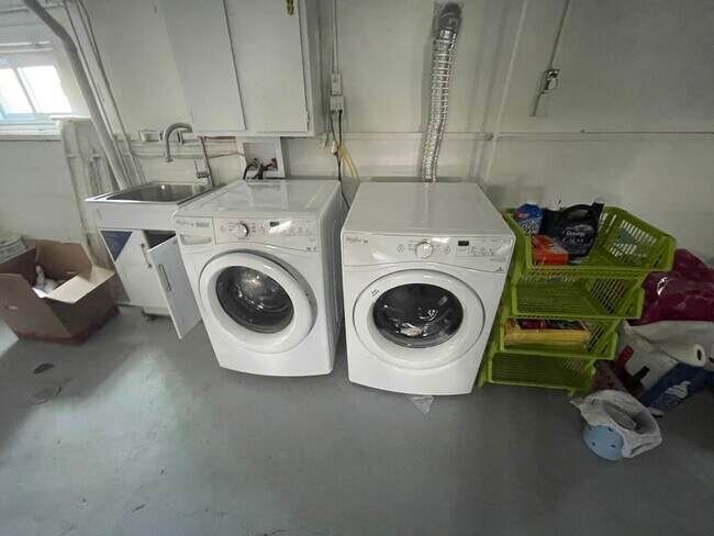 Building Photo - 1524 E Algonquin Rd