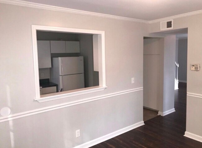 Building Photo - Nice and large 2 BR, 2.5 bath townhouse in Antioch, TN