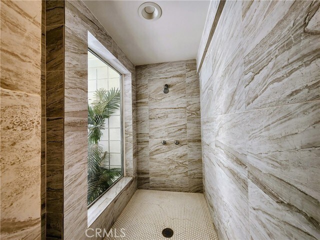 Building Photo - 2499 S Palm Canyon Dr