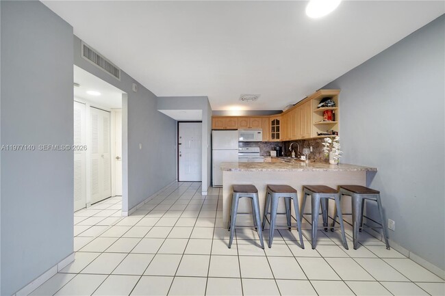 Building Photo - 8005 Lake Dr