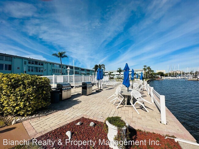 Building Photo - 2 br, 2 bath House - 1819 Shore Dr S #307