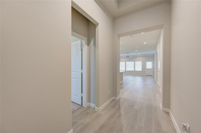 Building Photo - 3939 Sugardale St