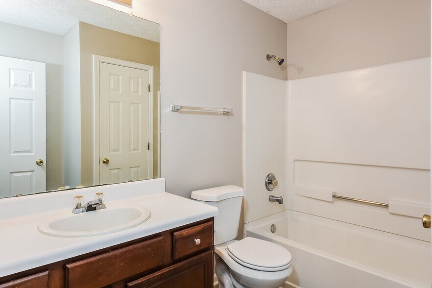 Building Photo - 2498 Tolliver Dr