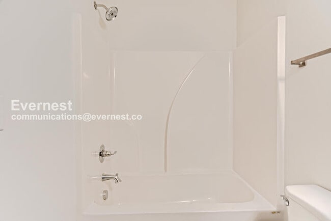 Building Photo - 305 Raines Ct