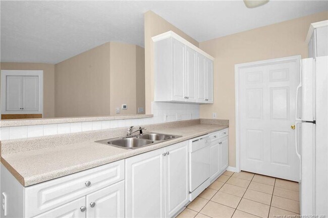 Building Photo - 3BD 2Bath Condo