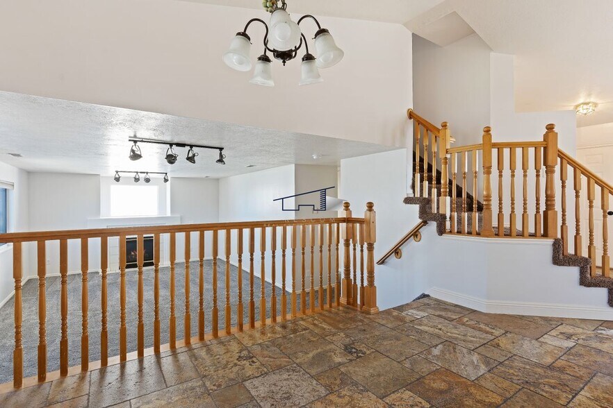 Building Photo - 5589 S 3275 W