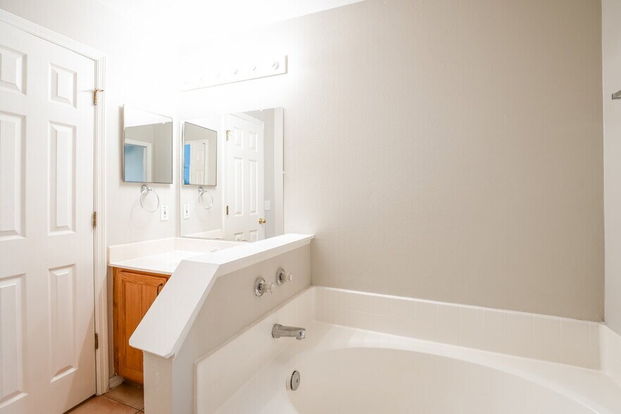 Building Photo - 4212 Stonefield Dr