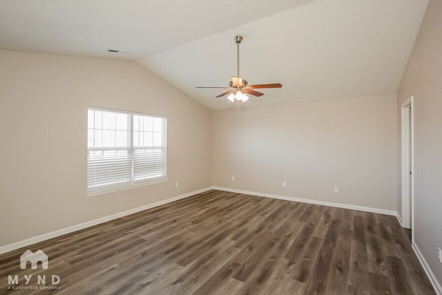 Building Photo - 115 Thistle Wood Dr