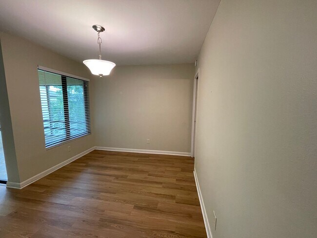 Building Photo - ANNUAL RENTAL - LAKEWOOD 1 BED/1 BATH WITH CARPORT