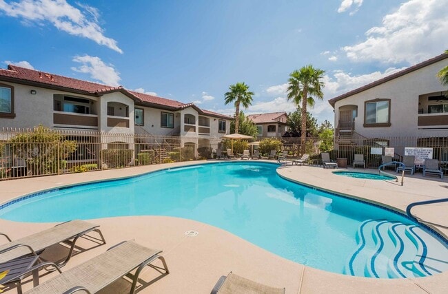 Building Photo - 2 bedroom condo in the heart of Henderson!