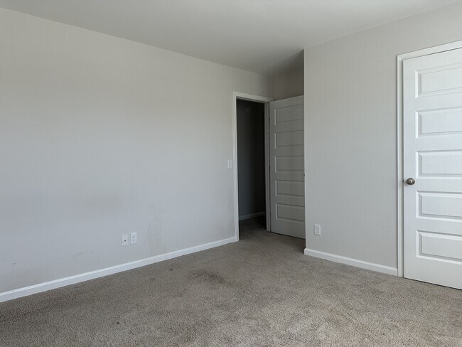 Building Photo - 96 Deerfield Dr NE