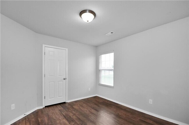 Building Photo - Great home near Bentonville West