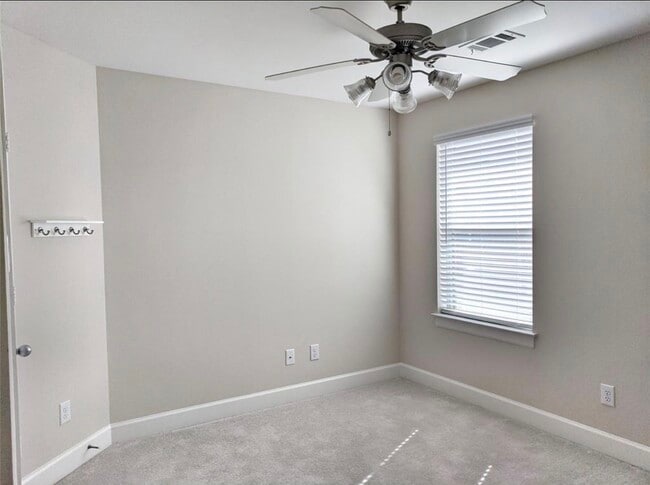 Building Photo - 3730 Main Poplar Dr