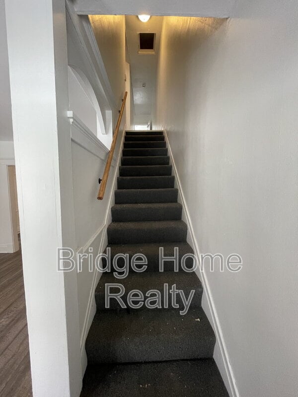 Building Photo - 136 S Spring Ave