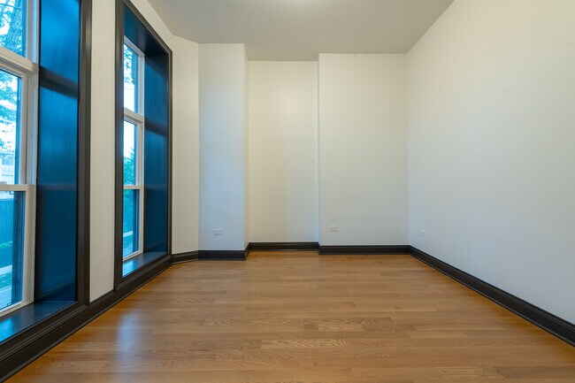 Building Photo - 28 N Throop St