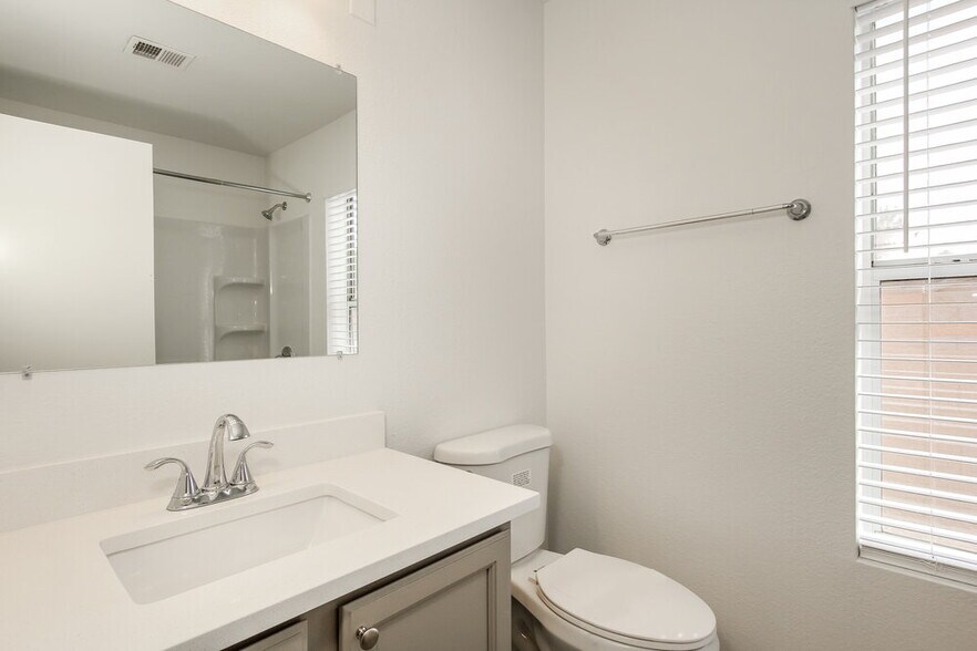 Building Photo - 6402 W Potter Dr