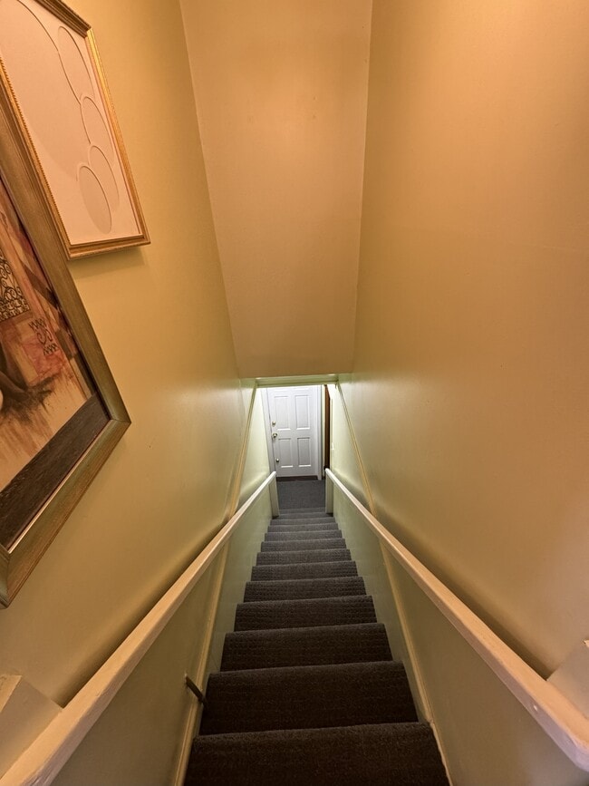 Building Photo - 3820 Orchard Rd SE