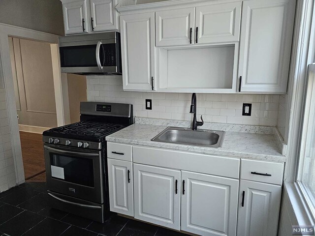 Building Photo - 140 Melrose Ave