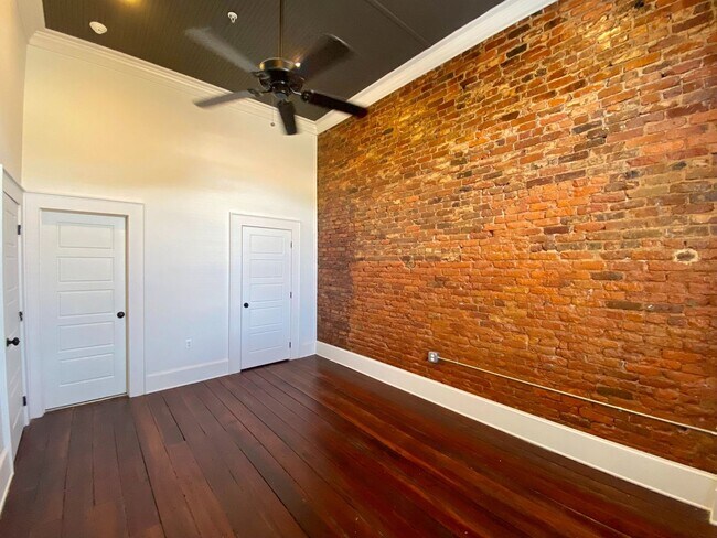 Building Photo - Beautiful 2BR/2BA Loft in Downtown Opelika