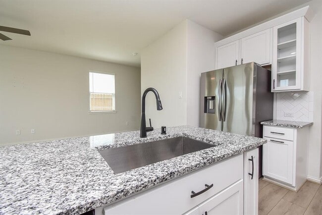 Building Photo - 27943 Western Crk Ct