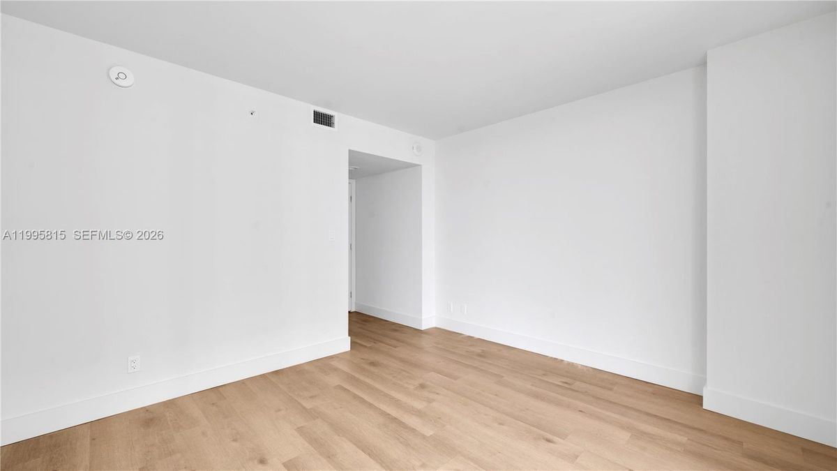 Building Photo - 555 NE 34th St