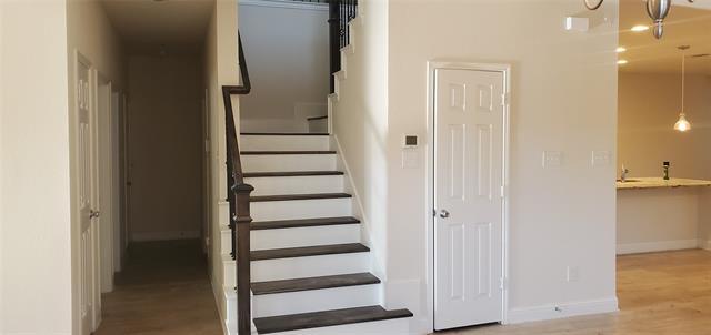 Building Photo - 908 Foxglove Dr