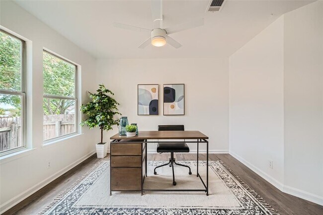 Building Photo - 905 Jasmine Trail