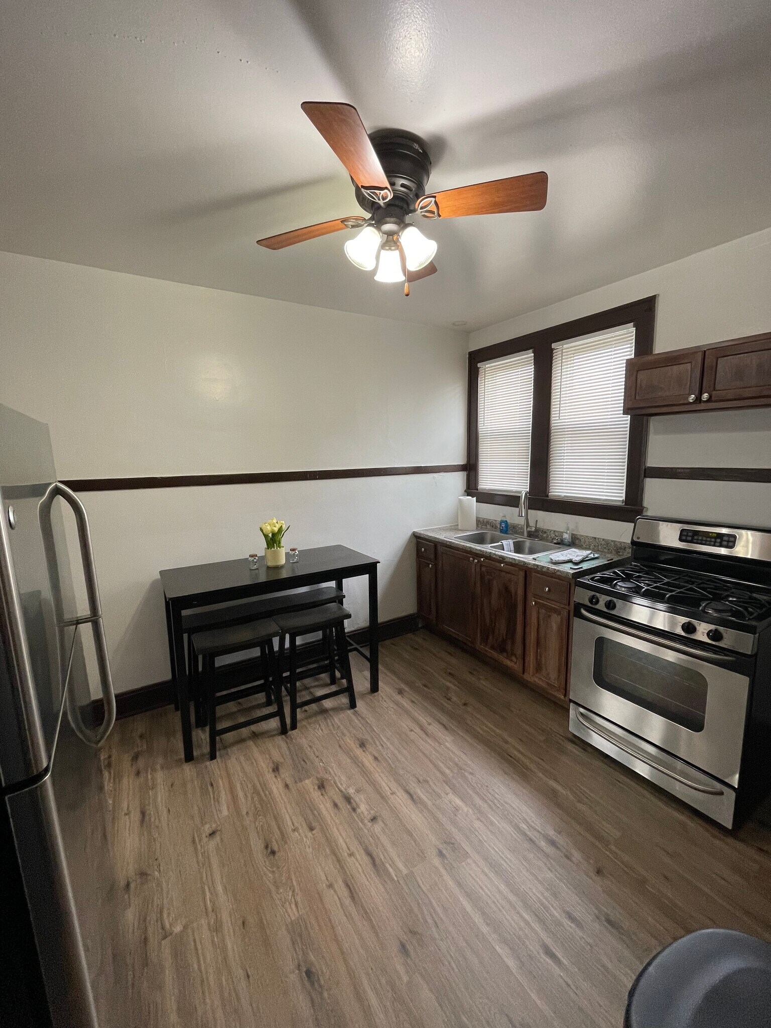 Building Photo - 1219 N Laramie Ave