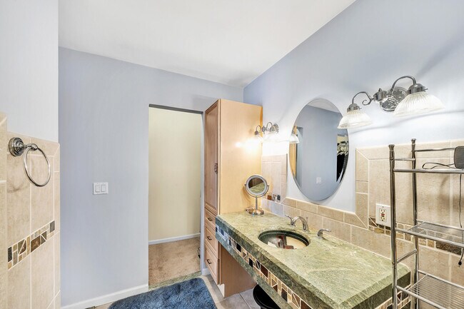 Building Photo - 130 Cypress Club Dr