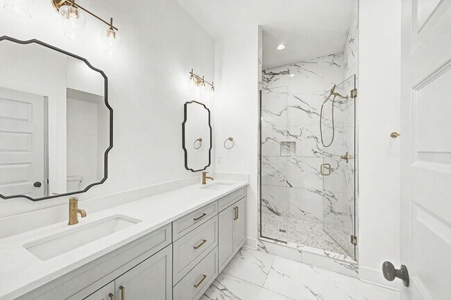 Building Photo - Stunning 3BR/3.5BA contemporary condo in the heart of Wedgewood-Houston!