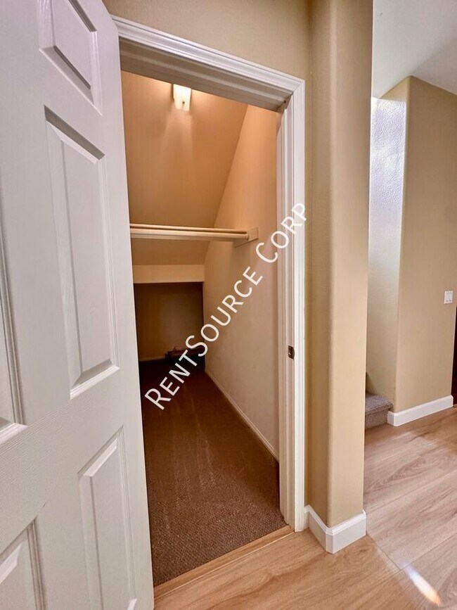 Building Photo - 24162 Willowbrooke Ct