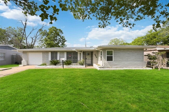 Building Photo - 5919 Van Fleet St