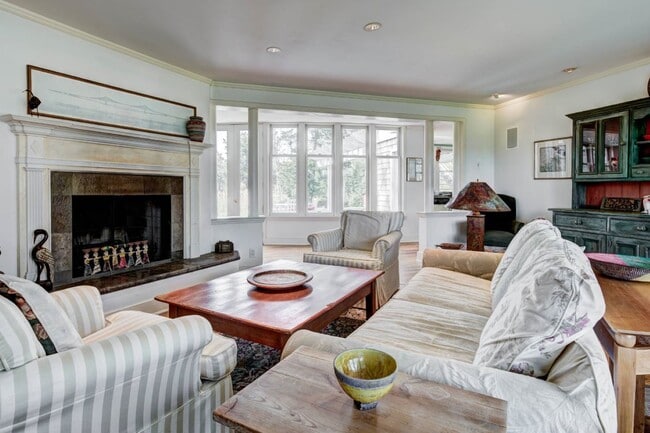 Building Photo - 69 Fresh Pond Rd