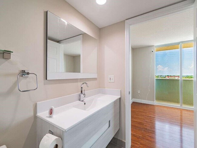 Building Photo - 3000 Coral Wy